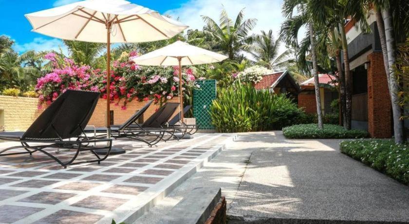 Royal Lee Resort And Spa Nai Yang Beach Exterior foto